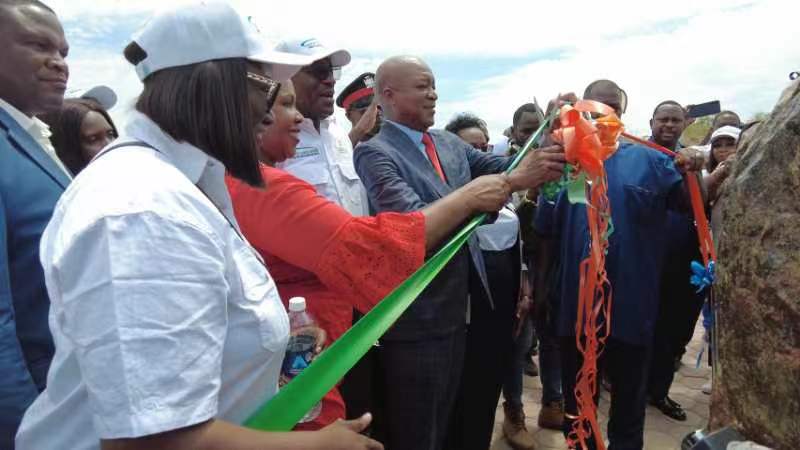 嘉賓為學(xué)校剪彩。主辦方供圖