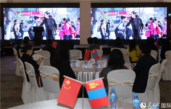 12月1日，活動(dòng)現(xiàn)場播放防治結(jié)核病宣傳短片。人民網(wǎng)記者 霍文攝