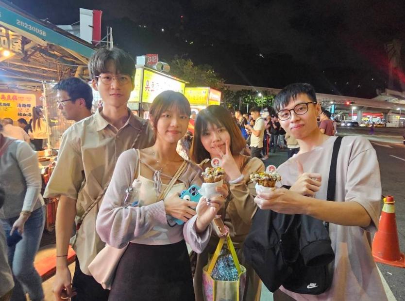 梅花糕受到臺(tái)灣年輕人的喜愛(ài)。圖片來(lái)源：臺(tái)灣“中時(shí)新聞網(wǎng)”游定剛攝