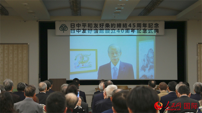 日本前首相福田康夫向活動發(fā)來視頻賀詞。人民網 許可攝