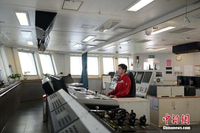 海上鉆井平臺中控室。<a target='_blank' href='/' _fcksavedurl='/' ><p  align=