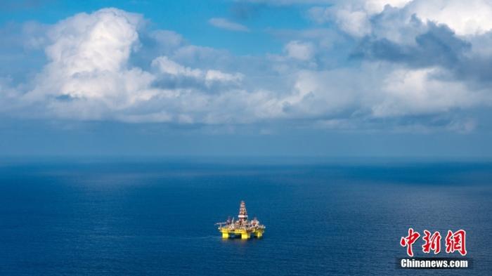 遠眺中國海油982鉆井平臺。<a target='_blank' href='/' _fcksavedurl='/' ><p  align=