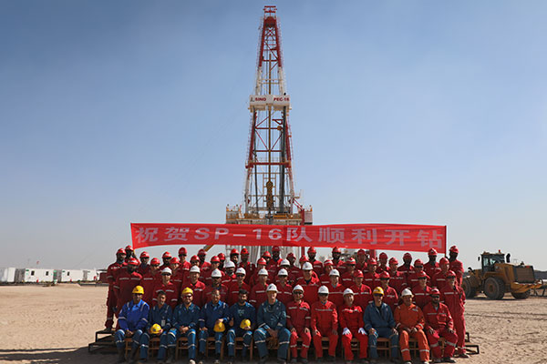 12月25日，中石化國工科威特分公司SINOPEC-16隊(duì)在科威特北部油區(qū)順利開鉆。中石化供圖