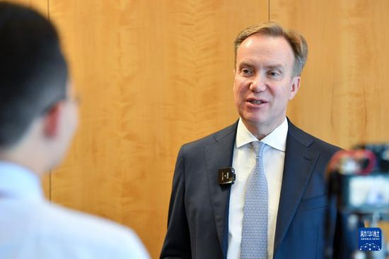 1月9日，在瑞士日內(nèi)瓦，世界經(jīng)濟(jì)論壇總裁博爾格·布倫德接受新華社記者專訪。新華社記者 連漪 攝