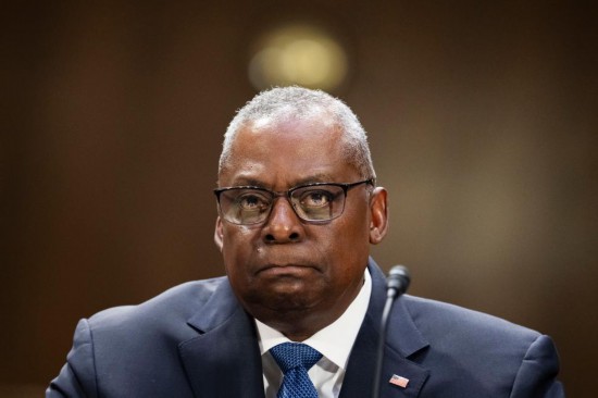 這是2023年10月31日，在美國首都華盛頓國防部長奧斯汀出席國會聽證會。新華社記者劉杰攝