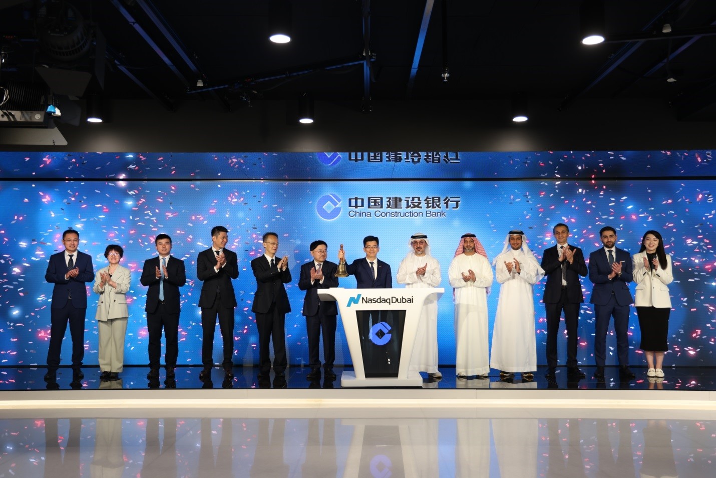 綠色債券上市儀式現(xiàn)場。人民網(wǎng)實(shí)習(xí)生 滕婧含攝