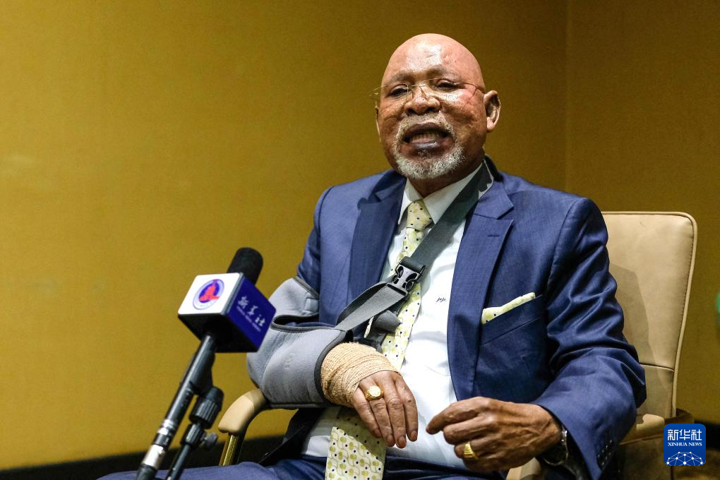 1月15日，烏干達外長奧東戈在坎帕拉舉行的不結盟運動第19次峰會高級別官員會議期間接受新華社記者專訪。新華社發(fā)（阿佳拉·納瓦達攝）