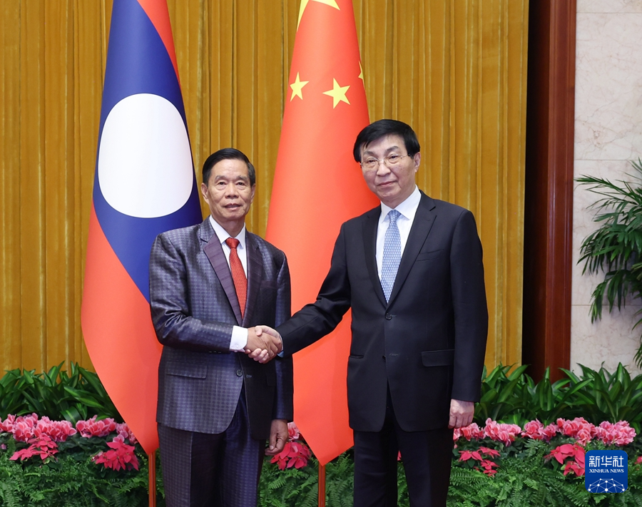 1月22日，中共中央政治局常委、全國政協(xié)主席王滬寧在北京會見老撾人民革命黨中央政治局委員、建國陣線中央委員會主席辛拉馮。新華社記者 王曄 攝