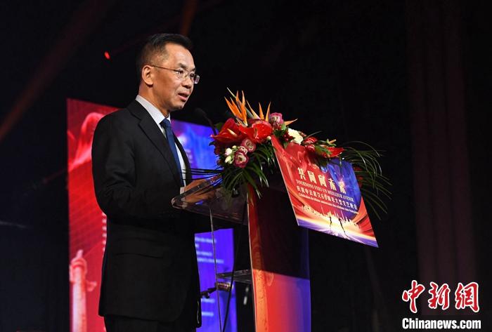 當?shù)貢r間1月16日晚，以“共同向未來”為題的慶祝中法建交60周年大型文藝晚會在巴黎舉辦。中國駐法國大使盧沙野出席晚會并致辭。 <a target='_blank' href='/' _fcksavedurl='/'><p  align=