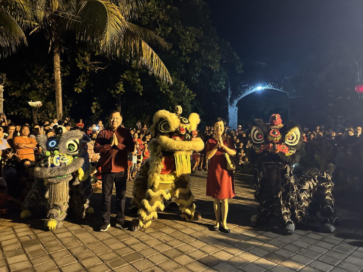 舞獅表演。巴陵康孔子學(xué)院供圖