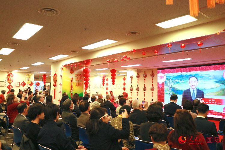 2月9日，“喜迎龍年·品味陜西”——2024新春迎福（展）聯(lián)歡會(huì)暨陜西文化年在東京中國(guó)文化中心拉開帷幕。人民網(wǎng) 許可攝