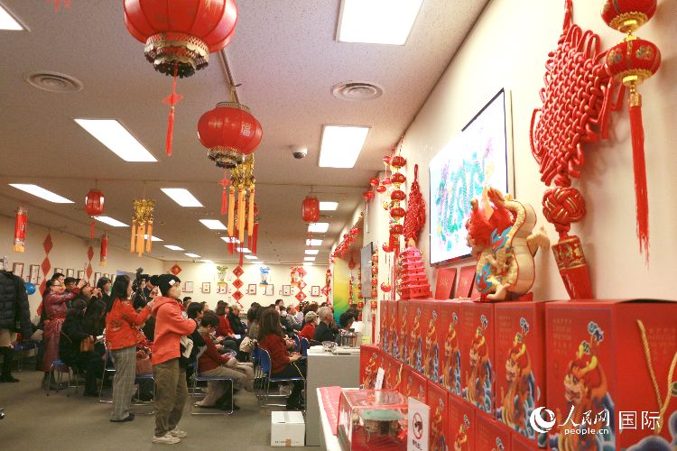 現(xiàn)場(chǎng)洋溢著濃郁的新春氛圍。人民網(wǎng) 許可攝