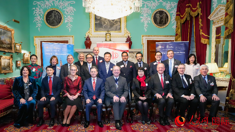 圖為2024 年倫敦金融城中國(guó)新年慈善酒會(huì)現(xiàn)場(chǎng)。人民網(wǎng) 郭錦標(biāo)攝