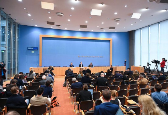 這是2月12日在德國柏林拍攝的《2024年慕尼黑安全報告》發(fā)布現(xiàn)場。新華社記者 任鵬飛 攝