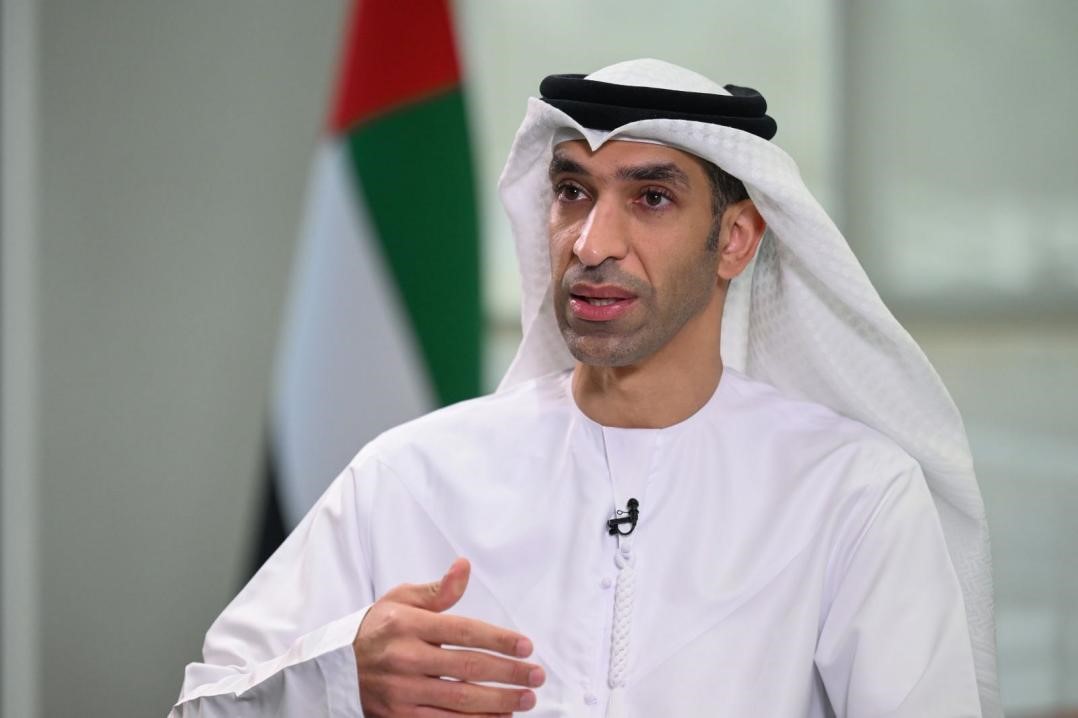 阿聯(lián)酋外貿(mào)國務(wù)部長薩尼·宰尤迪接受采訪。阿聯(lián)酋通訊社供圖