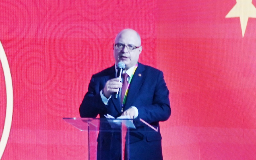 俄羅斯國(guó)家杜馬資產(chǎn)、土地和財(cái)產(chǎn)關(guān)系委員會(huì)主席兼俄中議員友好小組主席加夫里洛夫致辭。主辦方供圖