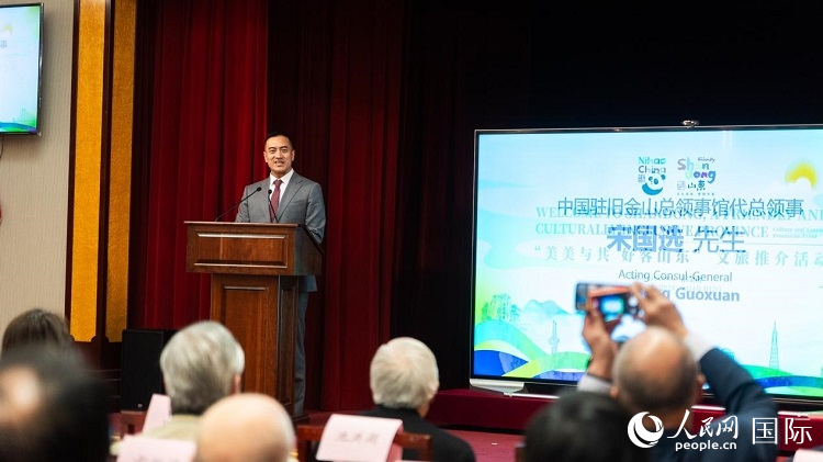 駐舊金山代總領(lǐng)事宋國(guó)選代總領(lǐng)事致辭。荊韻 攝