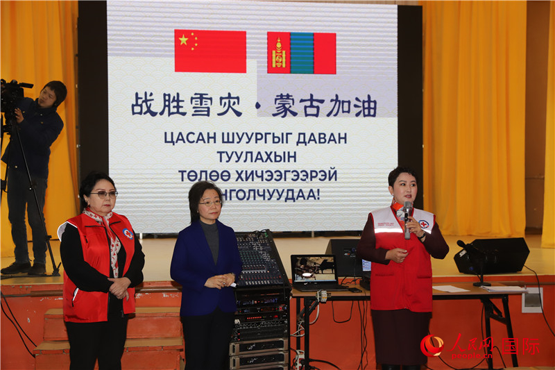 3月18日，巴特策策格（右）外長致辭。人民網(wǎng)記者 霍文攝