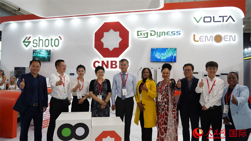 出席嘉賓合影。人民網(wǎng) 劉暢攝