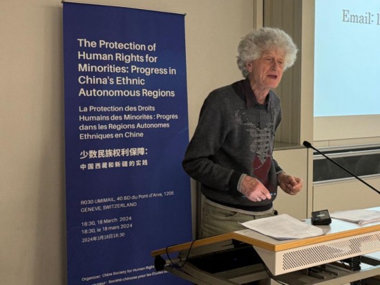 3月18日，由中國人權(quán)研究會主辦的“少數(shù)民族權(quán)利保障：中國西藏和新疆實踐”主題講座在瑞士日內(nèi)瓦舉行。圖為比利時知名藏學家安德烈·拉克魯瓦在講座上發(fā)言。新華社記者石松攝