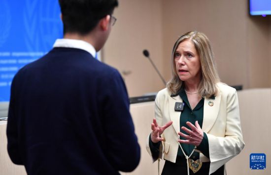 3月19日，在瑞士日內(nèi)瓦，世界氣象組織秘書長塞萊絲特·紹洛接受新華社記者專訪。新華社記者 連漪 攝