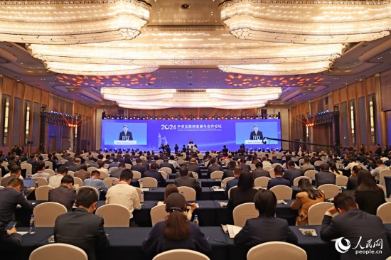  開幕式在廈門國際會議中心舉行。人民網(wǎng)記者 陳博攝