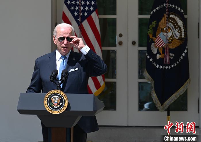 當(dāng)?shù)貢r(shí)間7月30日上午，美國(guó)總統(tǒng)拜登新冠檢測(cè)再次呈陽性。他此次沒有癥狀，但將采取隔離措施。資料圖為拜登7月27日解除隔離后在白宮發(fā)表講話。 <a target='_blank' href='/'><p  align=