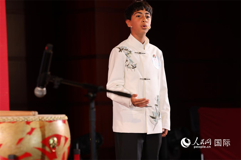 小學(xué)組一等獎(jiǎng)選手深情朗誦。人民網(wǎng)記者 張志文攝