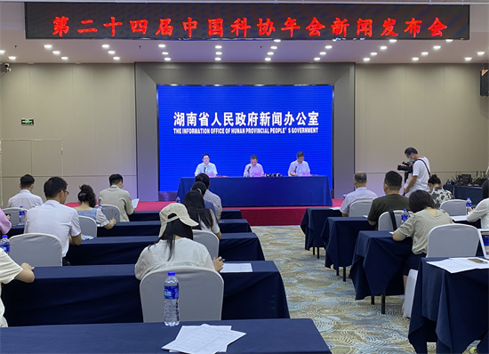 發(fā)布會(huì)現(xiàn)場(chǎng)。 向宇攝