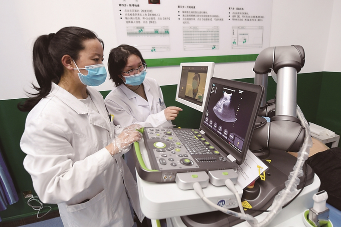 江蘇援藏投資三百萬元在林周縣人民醫(yī)院建設(shè)了拉薩市首臺套遠(yuǎn)程超聲診斷系統(tǒng)。 本報記者 萬程鵬 攝