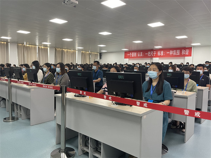 閱卷現(xiàn)場(chǎng)。公雪 攝