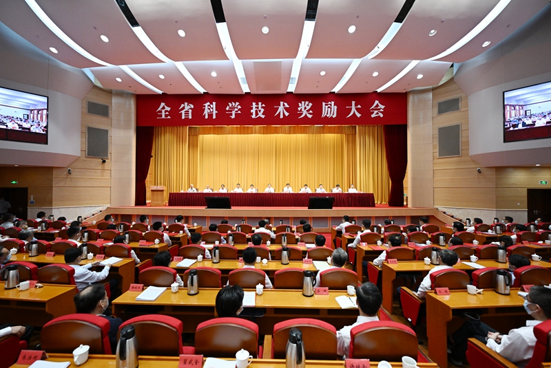 圖為江蘇省科學(xué)技術(shù)獎勵大會現(xiàn)場。吳勝攝
