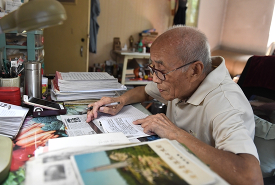 劉萬(wàn)舉撰寫(xiě)學(xué)黨史心得筆記。 受訪者供圖