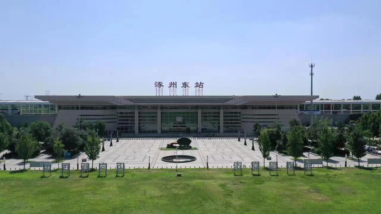 通勤專列高鐵始發(fā)站涿州東站。 熊華明、王聚言攝