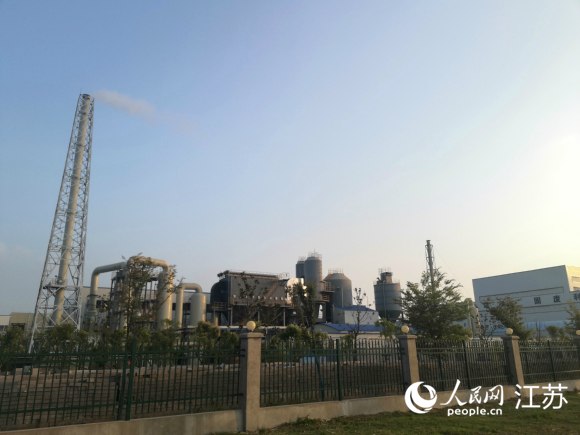 此次被當地居民反映廢氣刺鼻的企業(yè)。 人民網 張玉峰攝