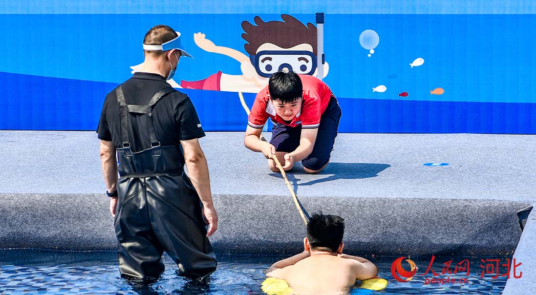 活動現(xiàn)場模擬演練。 人民網(wǎng) 周博攝