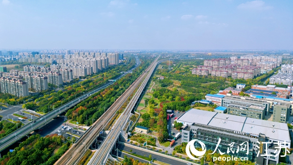 航拍幸福街道。人民網(wǎng)記者 王繼亮攝