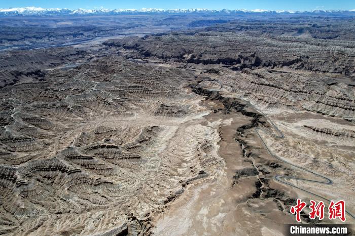 4月5日，西藏阿里札達土林。(無人機照片) 李林 攝