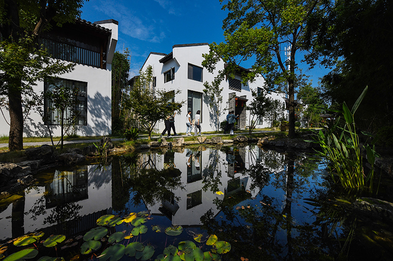 畈塘民宿群保留了江淮建筑的傳統(tǒng)風(fēng)格。吳芳攝