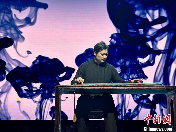 臺(tái)灣老師林法演奏《廣陵散》?！堺惥?攝