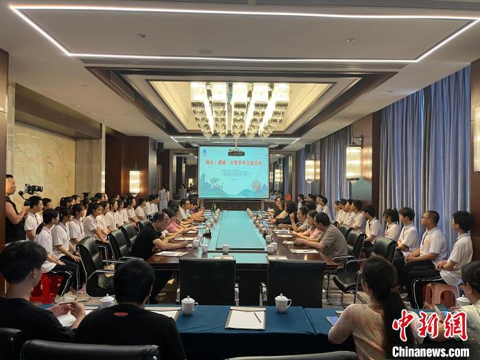 閩臺(tái)古琴技藝培訓(xùn)交流活動(dòng)同步舉行?！∪~國(guó)寶 攝