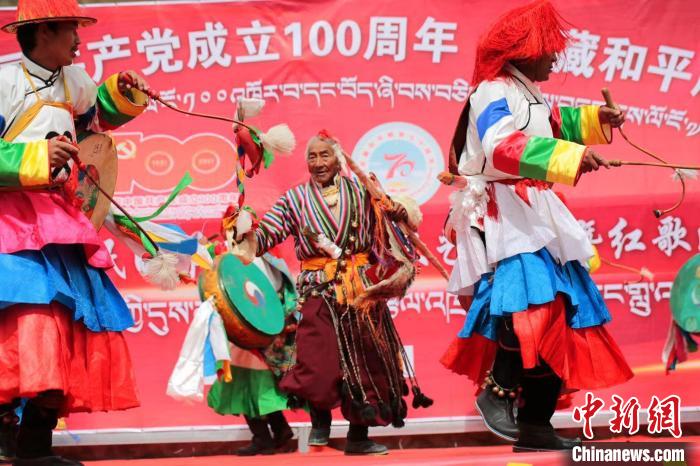 女?dāng)z影師三十年間進(jìn)藏20余次:用鏡頭記錄真實(shí)的西藏