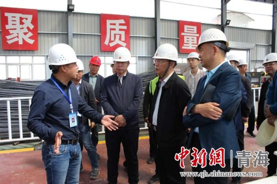 圖為生態(tài)環(huán)保專項督查現(xiàn)場。 孫舒亞攝