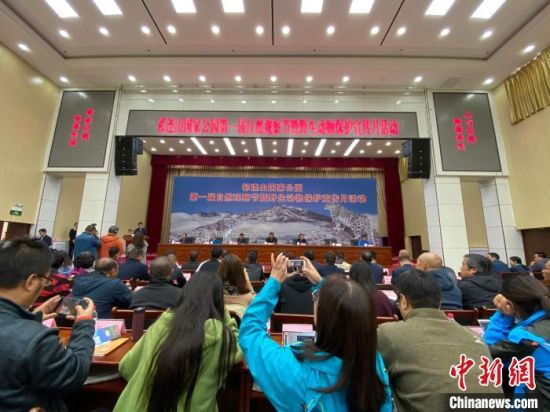 圖為祁連山國(guó)家公園第一屆自然觀察節(jié)開幕式現(xiàn)場(chǎng)。　李江寧　攝 　　