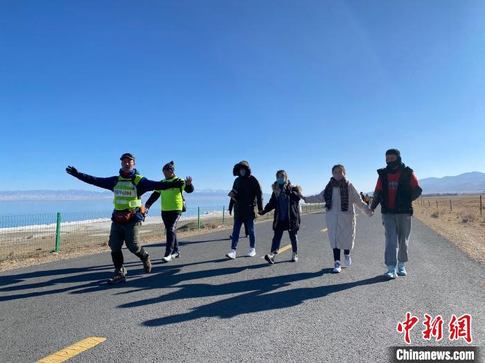 圖為徒步現(xiàn)場(chǎng)?！±罱瓕?攝