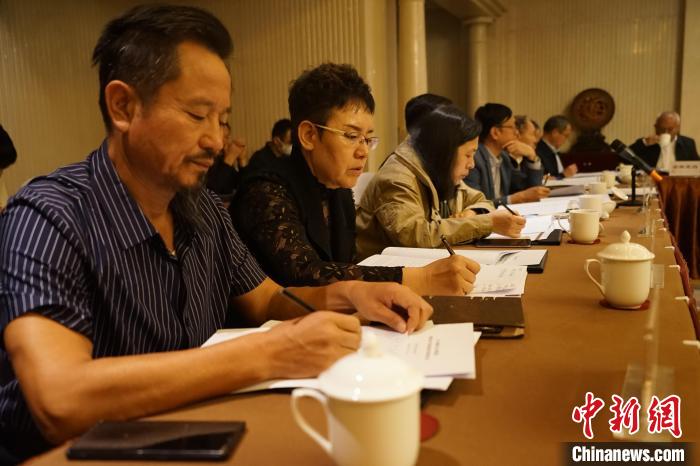 圖為座談會現(xiàn)場?！∨擞隄?攝