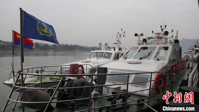 聯(lián)合巡江守護(hù)活動(dòng)現(xiàn)場(chǎng)?！〗部h融媒體中心 攝