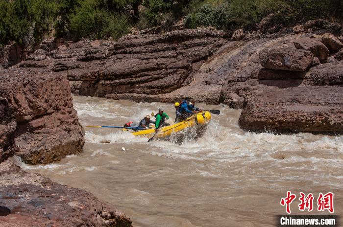 圖為瀾滄江生態(tài)漂流?！憸娼雌饔邢薰竟﹫D