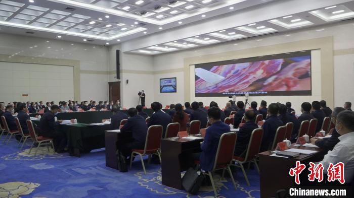 圖為部省共同打造青海綠色有機(jī)農(nóng)畜產(chǎn)品輸出地推進(jìn)會(huì)議現(xiàn)場(chǎng)。　李江寧 攝