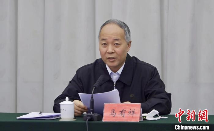 圖為農(nóng)業(yè)農(nóng)村部副部長(zhǎng)馬有祥在部省共同打造青海綠色有機(jī)農(nóng)畜產(chǎn)品輸出地推進(jìn)會(huì)議上講話?！±罱瓕?攝